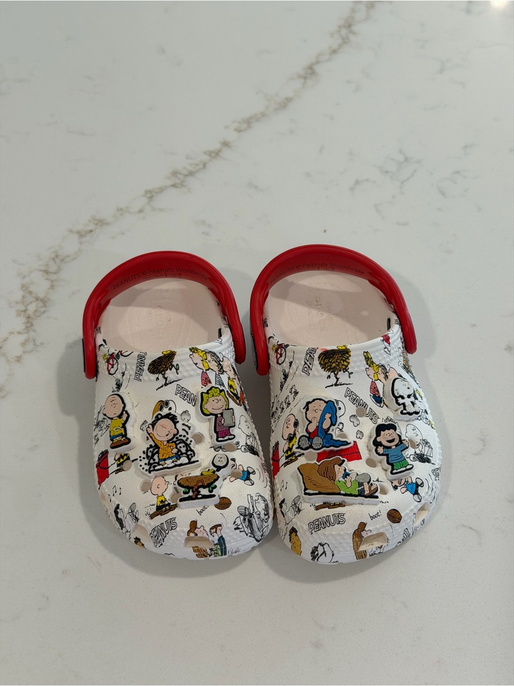 Peanuts Print Kids Clogs with Red Strap - Picture 2 of 6